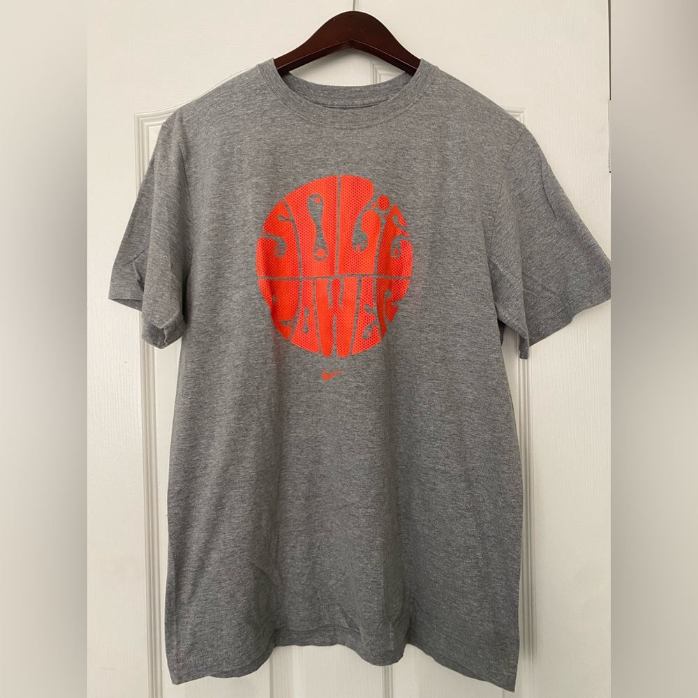 Gray, Men’s, Large, Nike shirt.